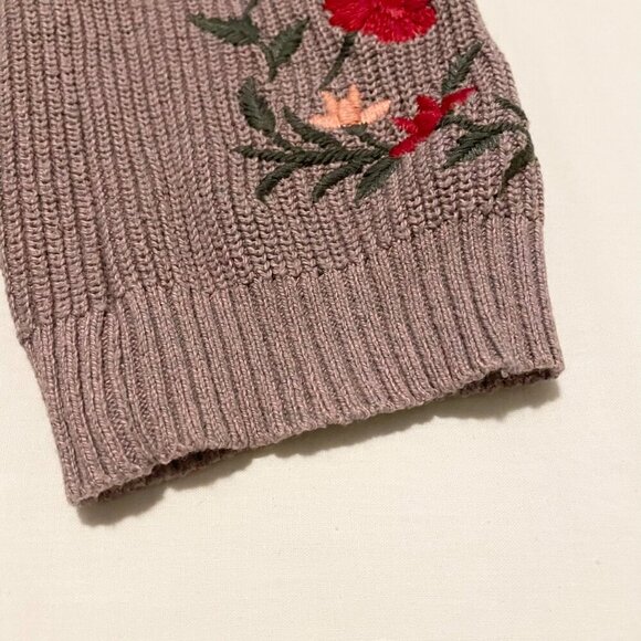 American Eagle Floral Embroidered V Neck Sweater Womens Size Medium - Picture 6 of 16